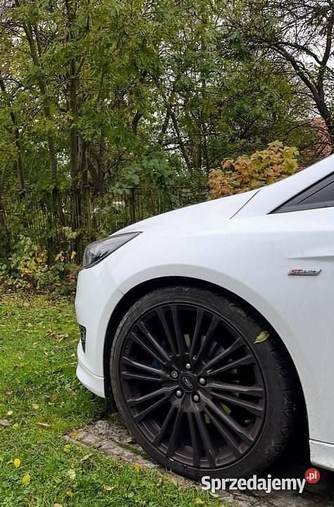 Używany Ford Focus ST-Line 150 KM (110 kW) 2016 Biały Sedan/Limuzyna