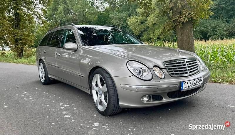 Złoty Używany 2004 Mercedes E320 Avantgarde Kombi | 19 500 zł - Obraz 1/4