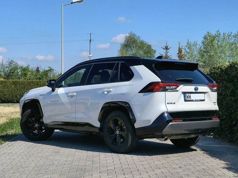 Używany Toyota RAV4 Hybrid 178 KM (130 kW) 2022 Biały SUV