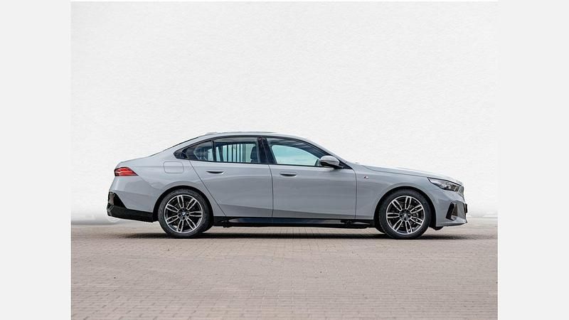 Używany BMW 520 Comfort Edition 197 KM (144 kW) 2024 Szary brooklyn m metalizowany Sedan/Limuzyna