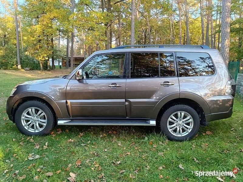 Brązowy Używany 2016 Mitsubishi Pajero SUV | 125 000 zł - Obraz 1/4