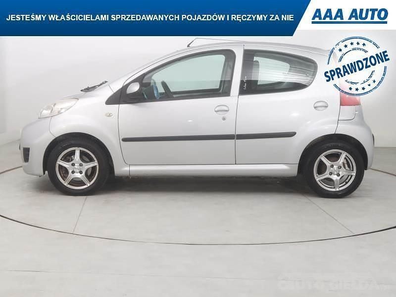 Używany Peugeot 107 68 KM (50 kW) 2010 Srebrny Hatchback
