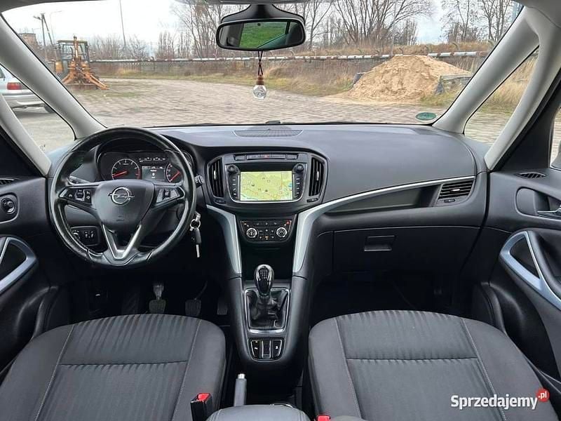 Szary Używany 2017 Opel Zafira Minivan | 45 950 zł - Obraz 1/4