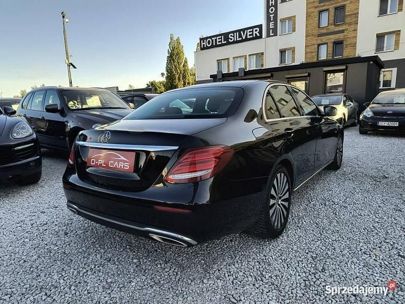 Używany Mercedes E400 333 KM (244 kW) 2017 Czarny Sedan/Limuzyna