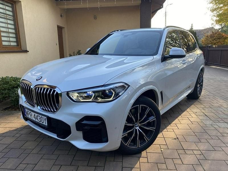 Biały Używany 2021 BMW X5 SUV | 249 900 zł (Uczciwa cena) - Obraz 1/4