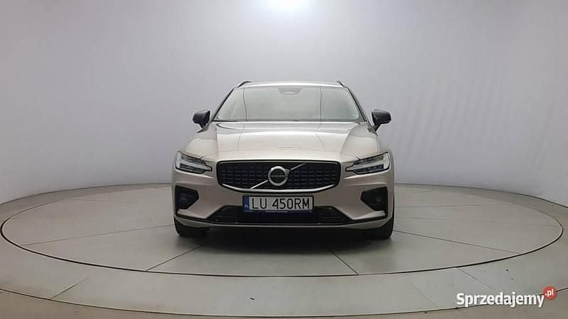 Beżowy Używany 2023 Volvo V60 Plus Kombi | 147 700 zł - Obraz 1/4