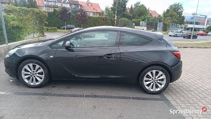 Używany Opel Astra 2014 Czarny Hatchback