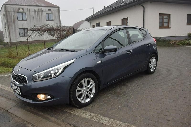 Używany Kia Ceed 100 KM (73 kW) 2013 Inny kolor Hatchback