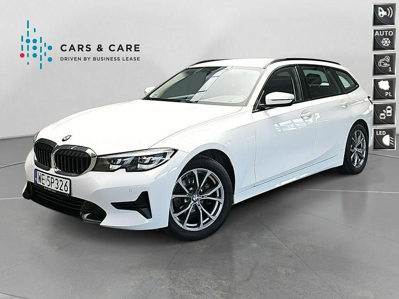 Biały Używany 2022 BMW 318 Sport Line Kombi | 104 900 zł (Uczciwa cena) - Obraz 1/4