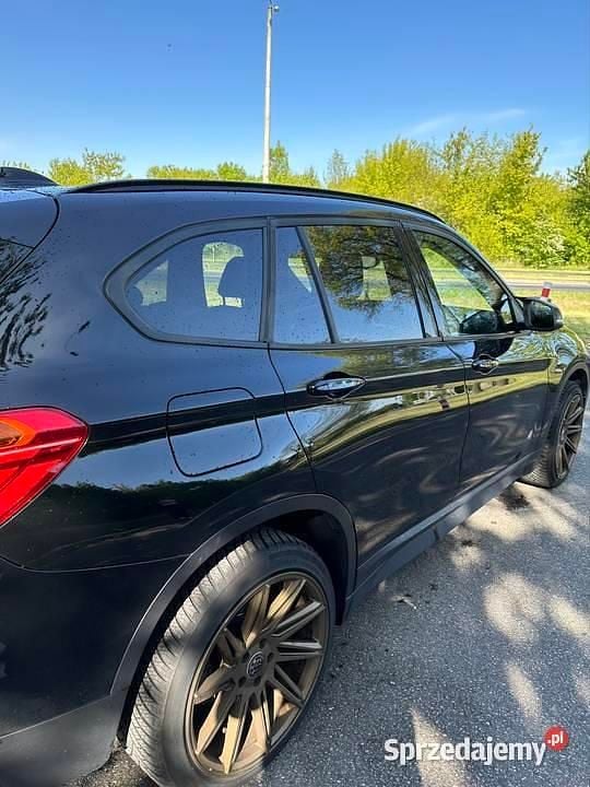 Używany BMW X1 140 KM (102 kW) 2019 Czarny SUV