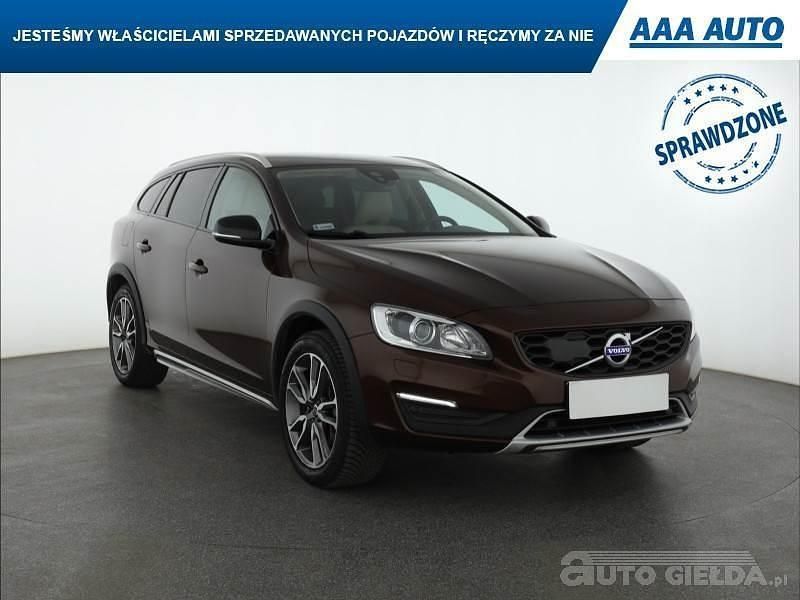 Brązowy Używany 2018 Volvo V60 CC Kombi | 79 999 zł (Uczciwa cena) - Obraz 1/4