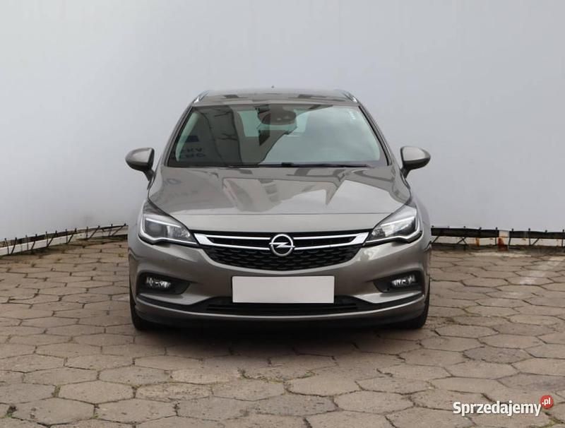 Beżowy Używany 2017 Opel Astra Kombi | 41 999 zł (Uczciwa cena) - Obraz 1/4
