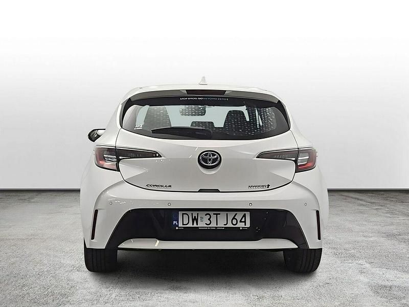 Używany Toyota Corolla Comfort 122 KM (89 kW) 2022 Biały Hatchback
