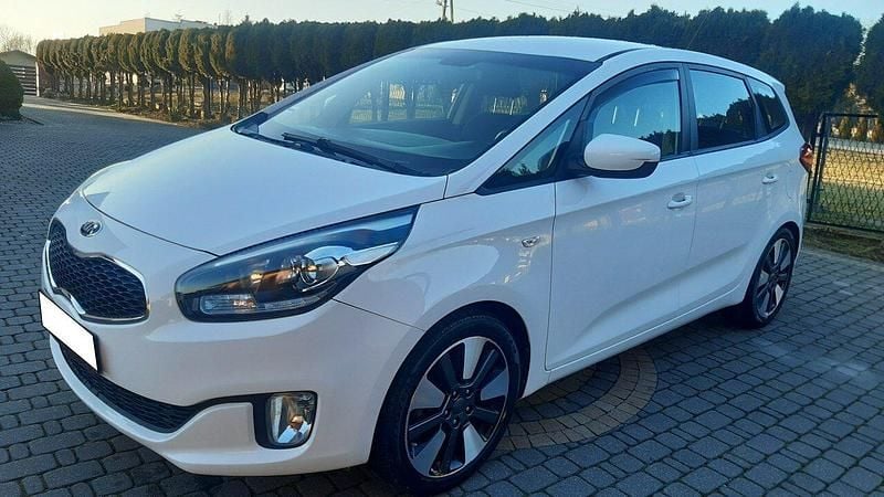 Używany Kia Carens 116 KM (85 kW) 2015 Biały Minivan