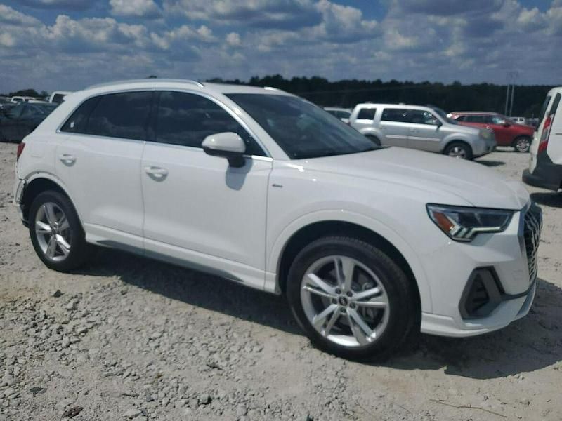Biały Używany 2024 Audi Q3 S-Line SUV | 76 400 zł - Obraz 1/3