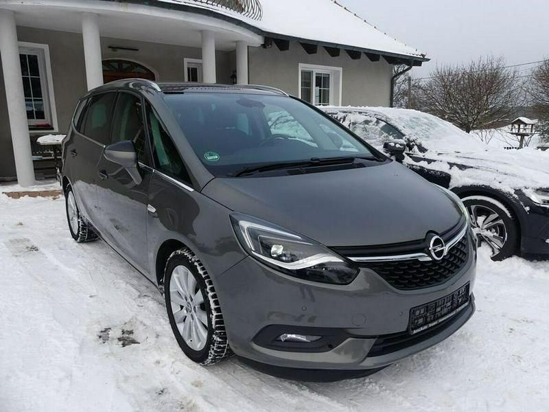 Czarny Używany 2018 Opel Zafira Tourer Cosmo Minivan | 41 900 zł (Uczciwa cena) - Obraz 1/4