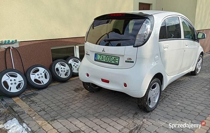 Biały Używany 2011 Mitsubishi i-MiEV Hatchback | 16 000 zł - Obraz 1/4