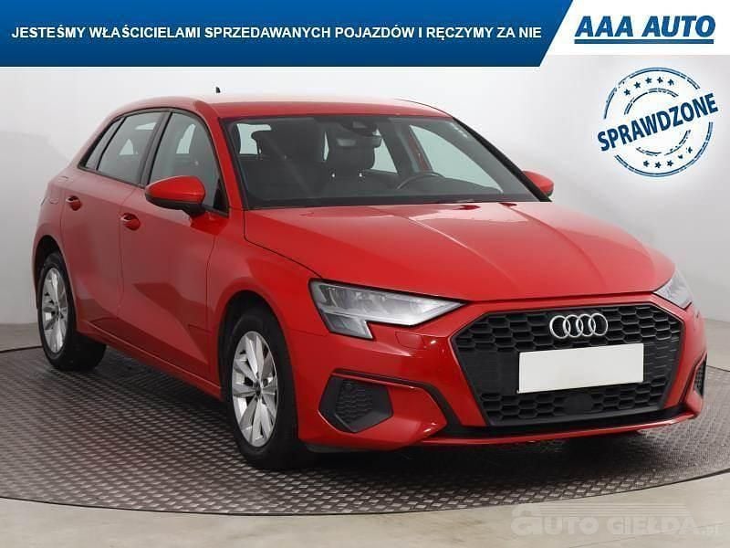 Używany Audi A3 150 KM (110 kW) 2021 Czerwony Sedan/Limuzyna