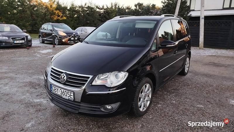 Czarny Używany 2009 VW Touran Minivan | 17 900 zł (Uczciwa cena) - Obraz 1/4