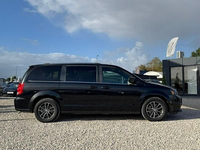 Używany Dodge Grand Caravan 286 KM (210 kW) 2017 Czarny (metalik) Minivan