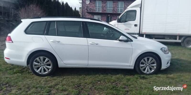 Biały Używany 2018 VW Golf VII Kombi | 49 900 zł (Uczciwa cena) - Obraz 1/4
