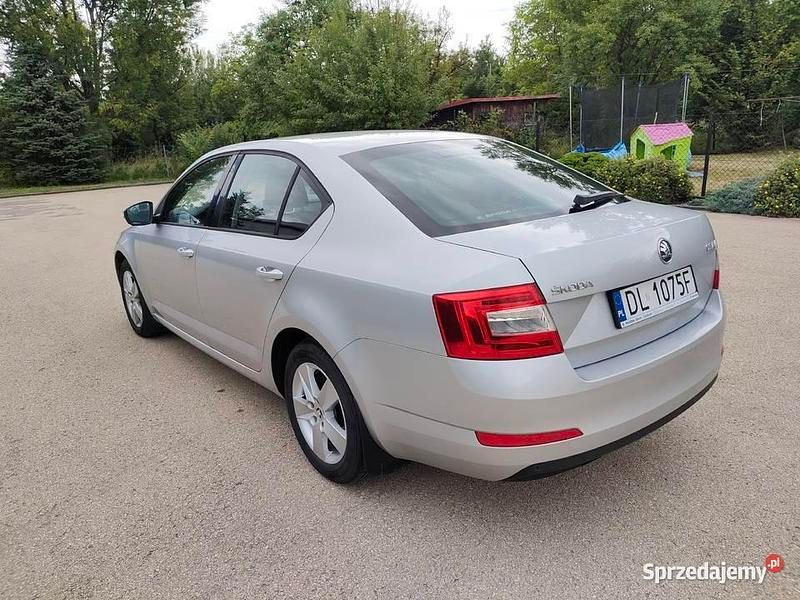 Srebrny Używany 2014 Skoda Octavia Hatchback | 32 000 zł (Uczciwa cena) - Obraz 1/4