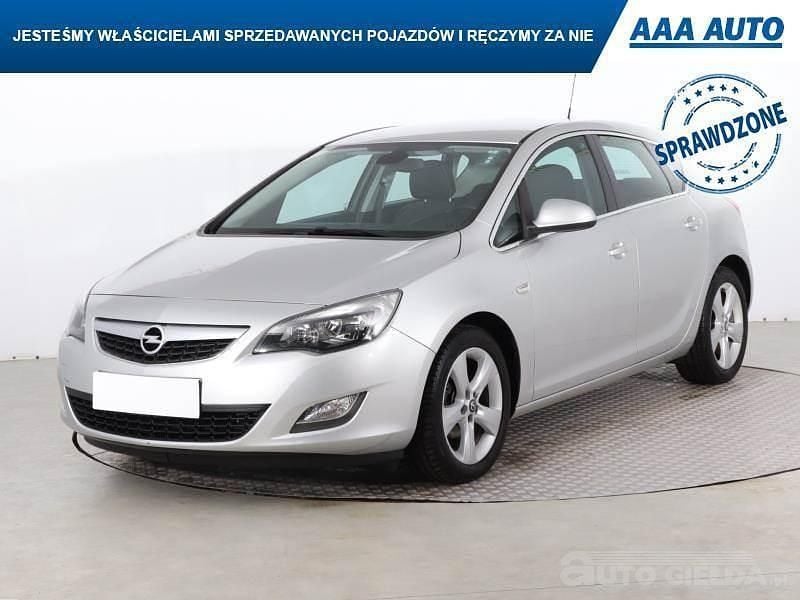 Używany Opel Astra 2010 Srebrny