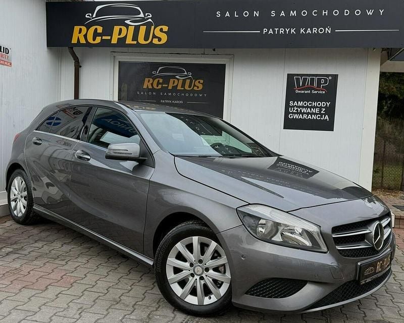 Czarny Używany 2013 Mercedes A180 Hatchback | 38 900 zł (Uczciwa cena) - Obraz 1/4
