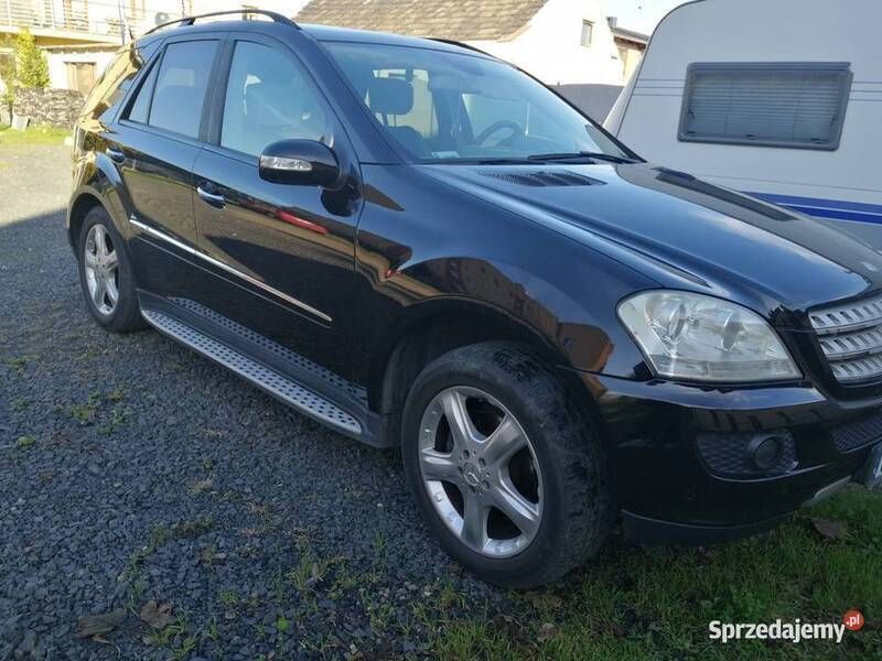 Czarny Używany 2007 Mercedes ML320 SUV | 32 500 zł - Obraz 1/4