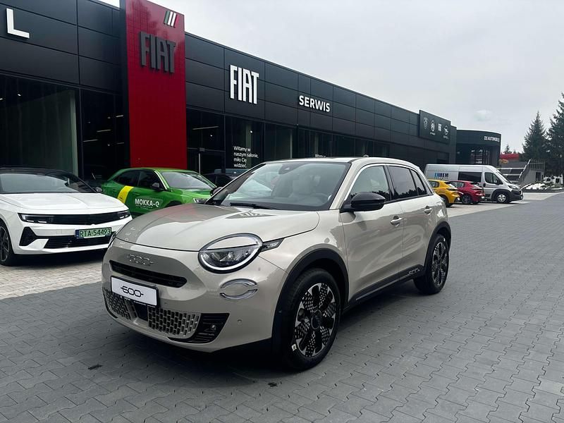 Lakier metalizowany kremowy cappucino Nowe 2025 Fiat 600 La Prima SUV | 103 392 zł (Uczciwa cena) - Obraz 1/4
