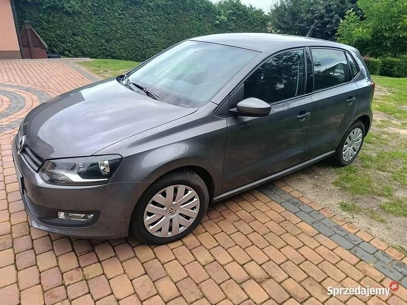 Szary Używany 2011 VW Polo Hatchback | 17 000 zł (Uczciwa cena) - Obraz 1/3