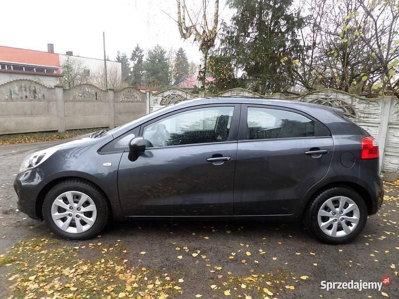 Szary Używany 2013 Kia Rio Hatchback | 23 699 zł (Dość drogi) - Obraz 1/4