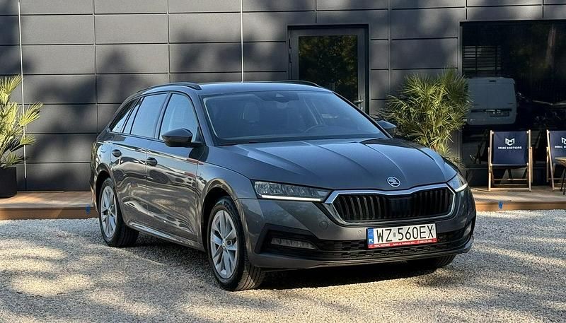 Srebrny (metalik) Używany 2022 Skoda Octavia Hatchback | 69 800 zł (Uczciwa cena) - Obraz 1/3