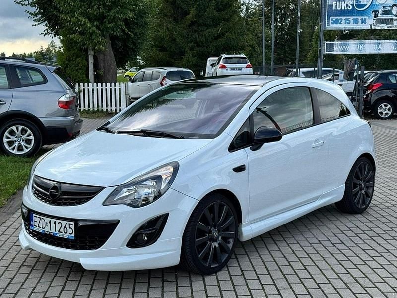 Biały (metalik) Używany 2011 Opel Corsa OPC Hatchback | 26 900 zł - Obraz 1/4