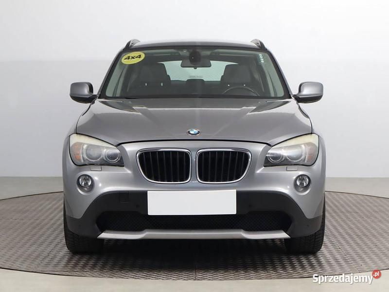 Szary Używany 2011 BMW X1 SUV | 29 999 zł (Uczciwa cena) - Obraz 1/4