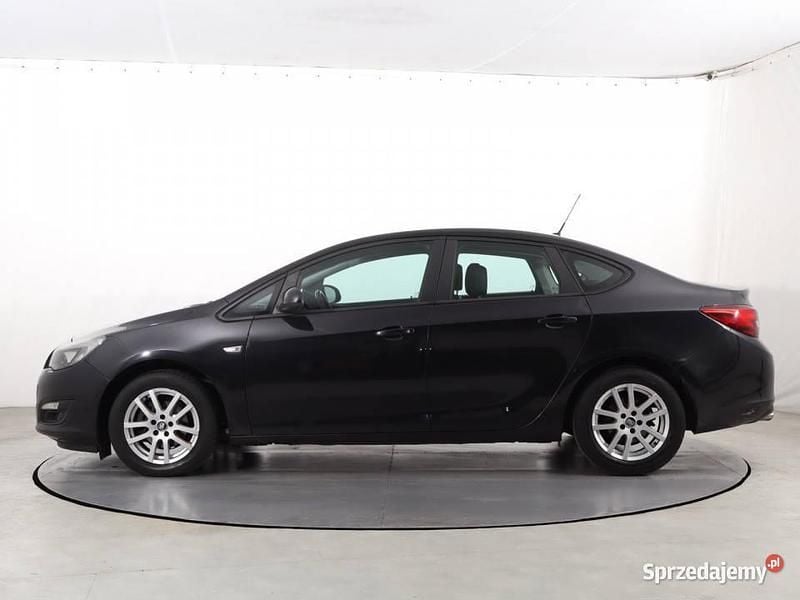 Używany Opel Astra 140 KM (102 kW) 2015 Czarny Sedan/Limuzyna