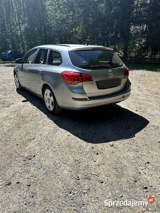 Używany Opel Astra 2011 Srebrny Kombi