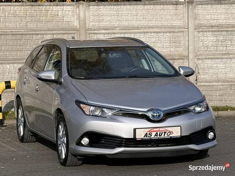 Srebrny Używany 2016 Toyota Auris Hybrid Premium Kombi | 52 900 zł (Uczciwa cena) - Obraz 1/4