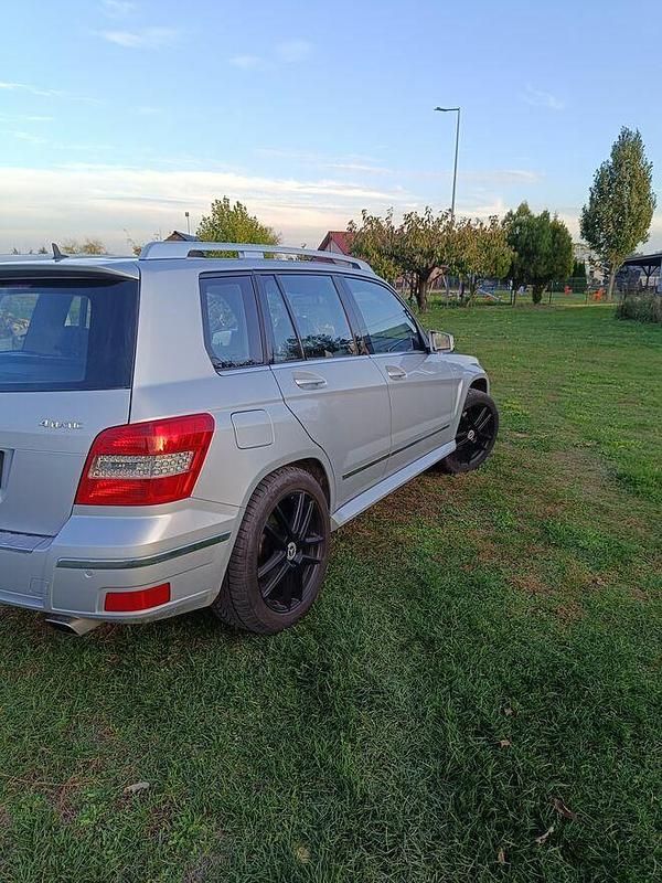 Srebrny Używany 2009 Mercedes GLK320 SUV | 34 500 zł - Obraz 1/4
