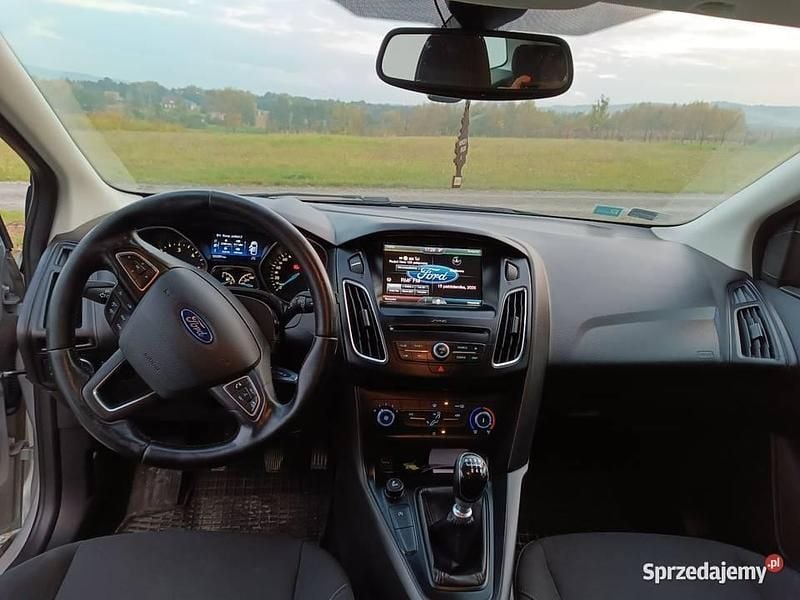 Używany Ford Focus 2015 Srebrny Kombi