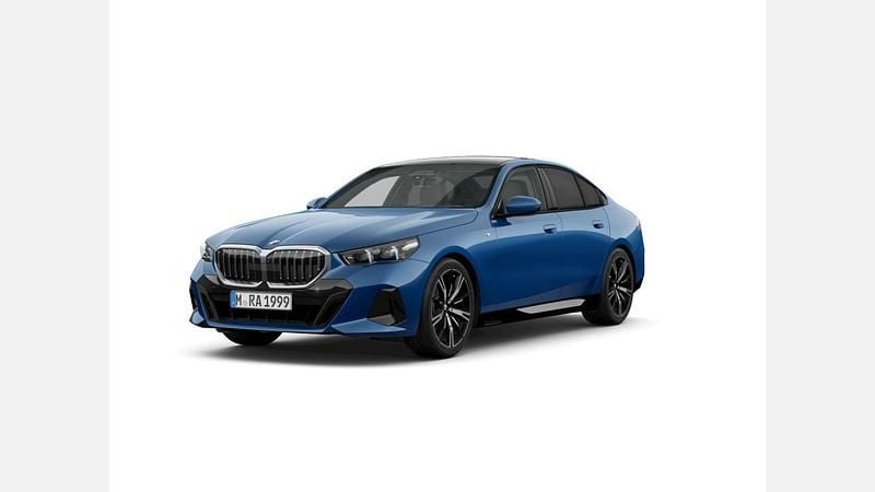 Phytonic blue metallic metalizowany Używany 2024 BMW 520 Comfort Edition Sedan/Limuzyna | 269 900 zł (Uczciwa cena) - Obraz 1/3