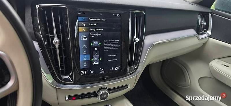 Szary Używany 2020 Volvo V60 CC Kombi | 95 000 zł (Uczciwa cena) - Obraz 1/4
