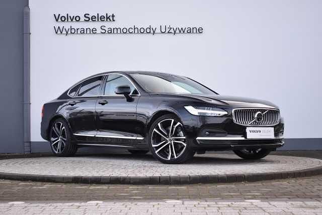 Używany Volvo S90 250 KM (183 kW) 2024 Czarny Sedan/Limuzyna