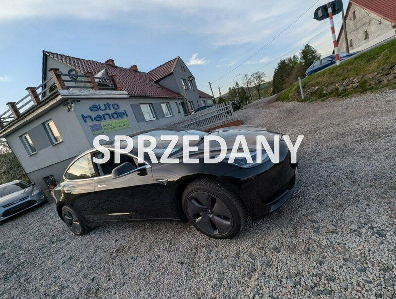 Używany Tesla Model 3 225 kW (306 KM) 2020 Czarny Sedan/Limuzyna
