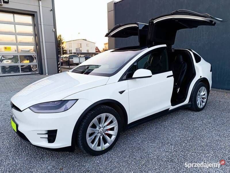 Biały Używany 2016 Tesla Model X SUV | 131 000 zł - Obraz 1/4