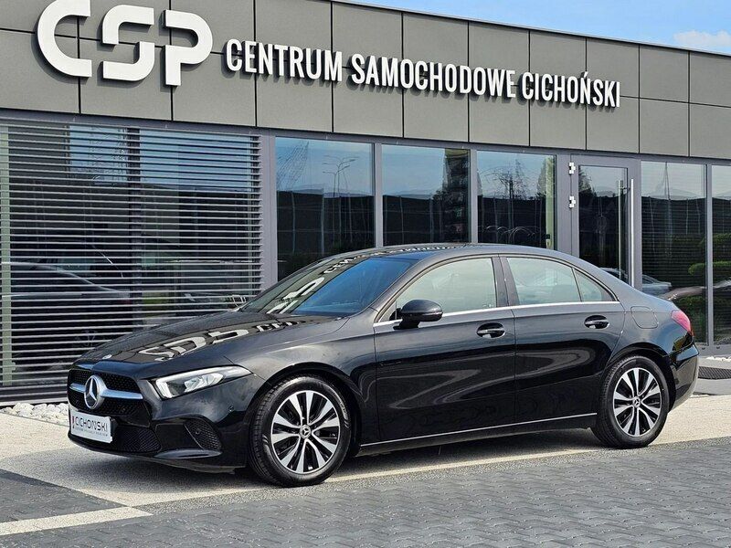 Czarny (metalik) Używany 2020 Mercedes A180 Sedan/Limuzyna | 72 500 zł (Super Cena) - Obraz 1/4