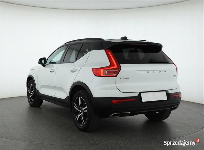 Używany Volvo XC40 156 KM (114 kW) 2018 Biały SUV