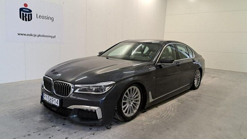Szary (metalik) Używany 2018 BMW 730 Sedan/Limuzyna | 130 000 zł - Obraz 1/4