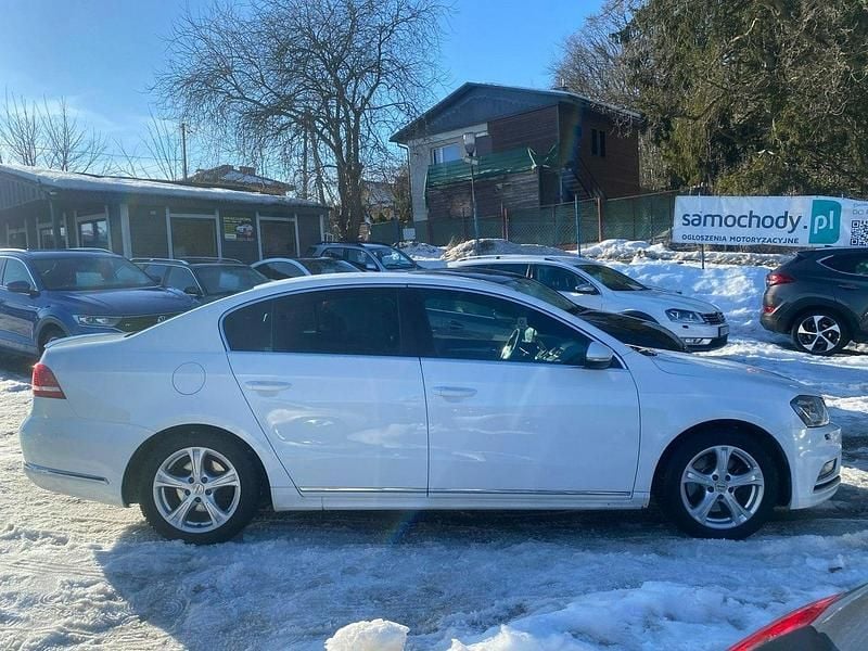 Używany VW Passat R-line 177 KM (130 kW) 2013 Biały Sedan/Limuzyna