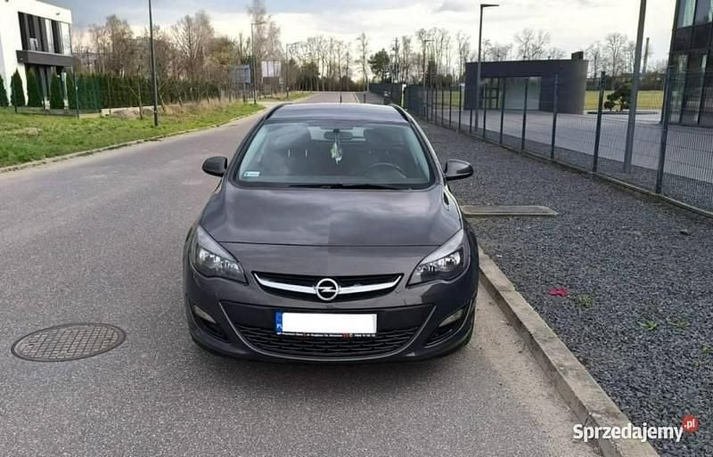 Brązowy Używany 2013 Opel Astra Kombi | 13 900 zł (Uczciwa cena) - Obraz 1/4